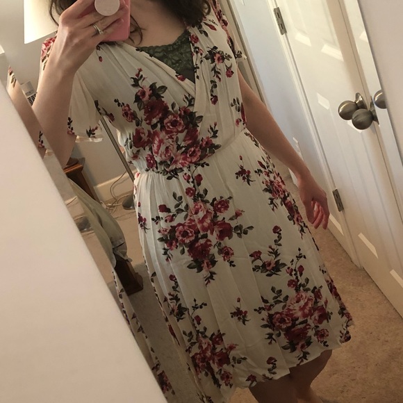 *MUST GO* Beautiful Floral Red Green Design Dress - Picture 5 of 5